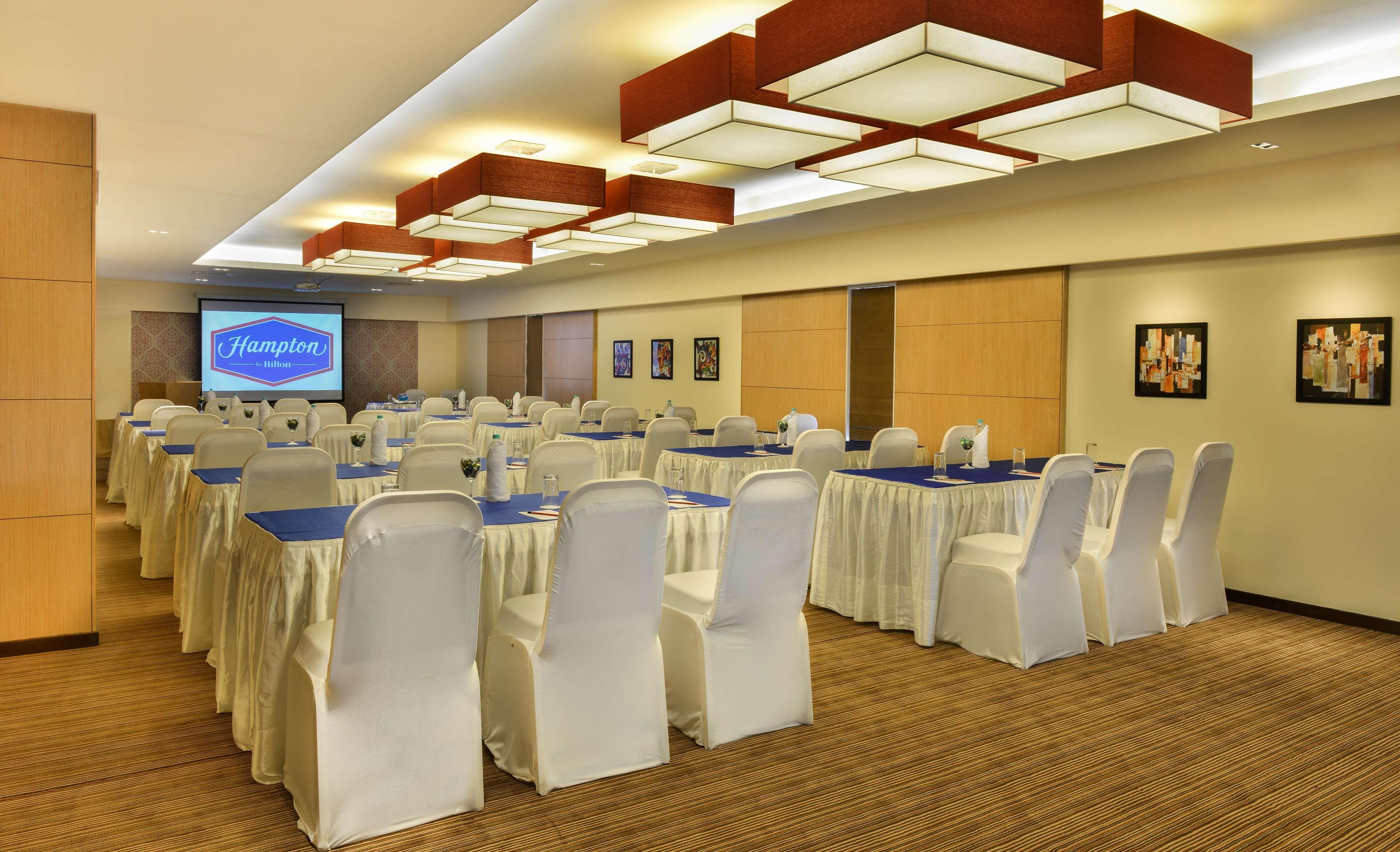 Hampton By Hilton Vadodara-Alkapuri Εξωτερικό φωτογραφία