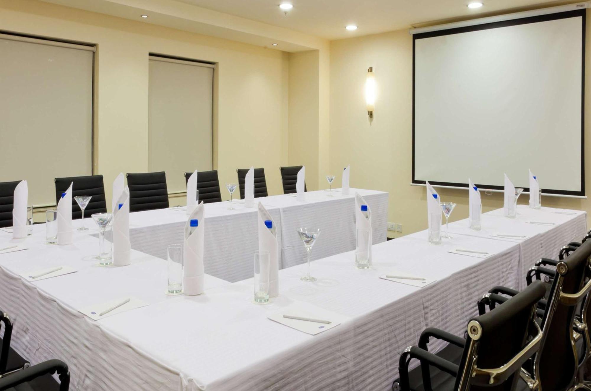 Hampton By Hilton Vadodara-Alkapuri Εξωτερικό φωτογραφία